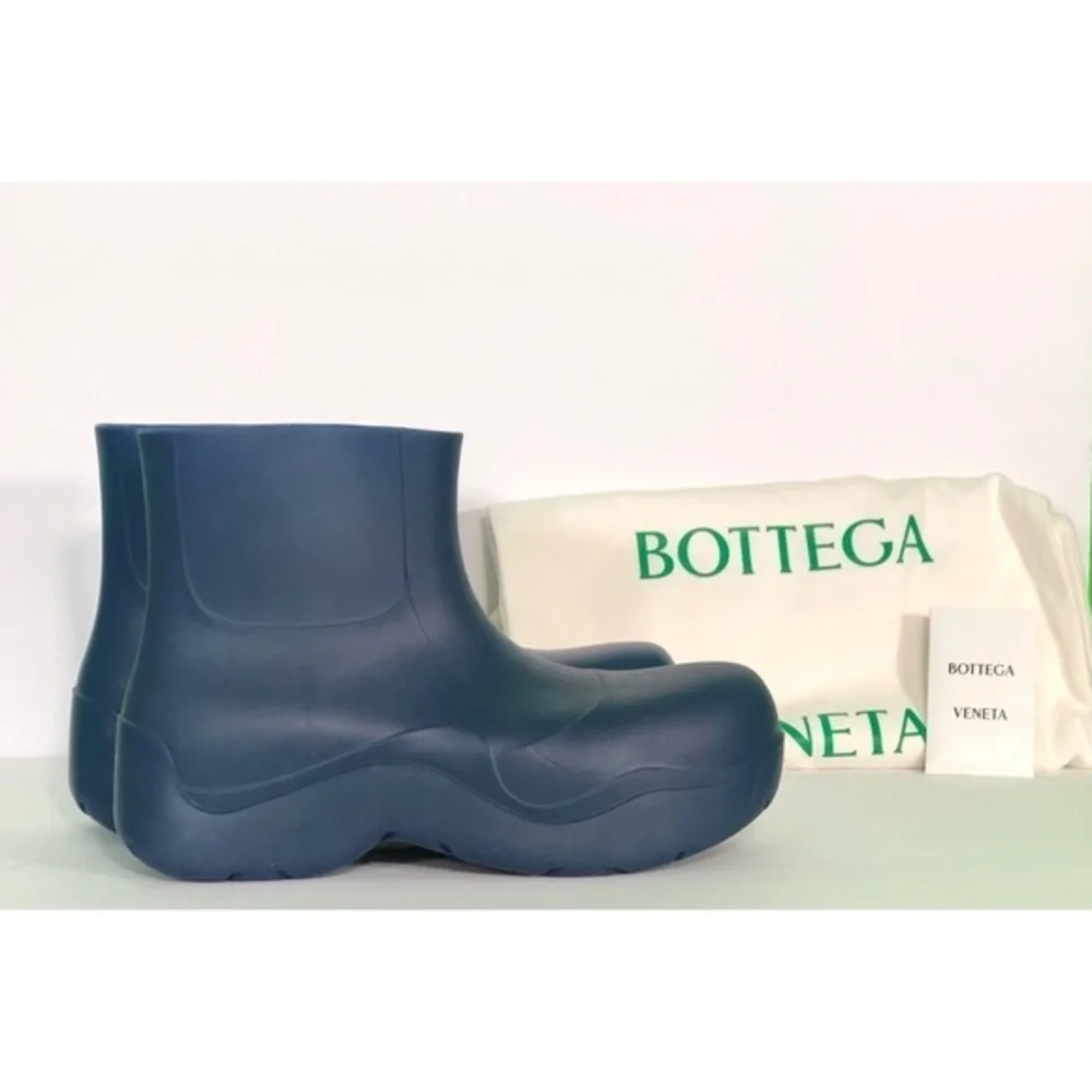 BOTTEGA VENETA Men’s Blue Rubber Puddle Ankle Rain Boots Size 42 US Size 9 NWT